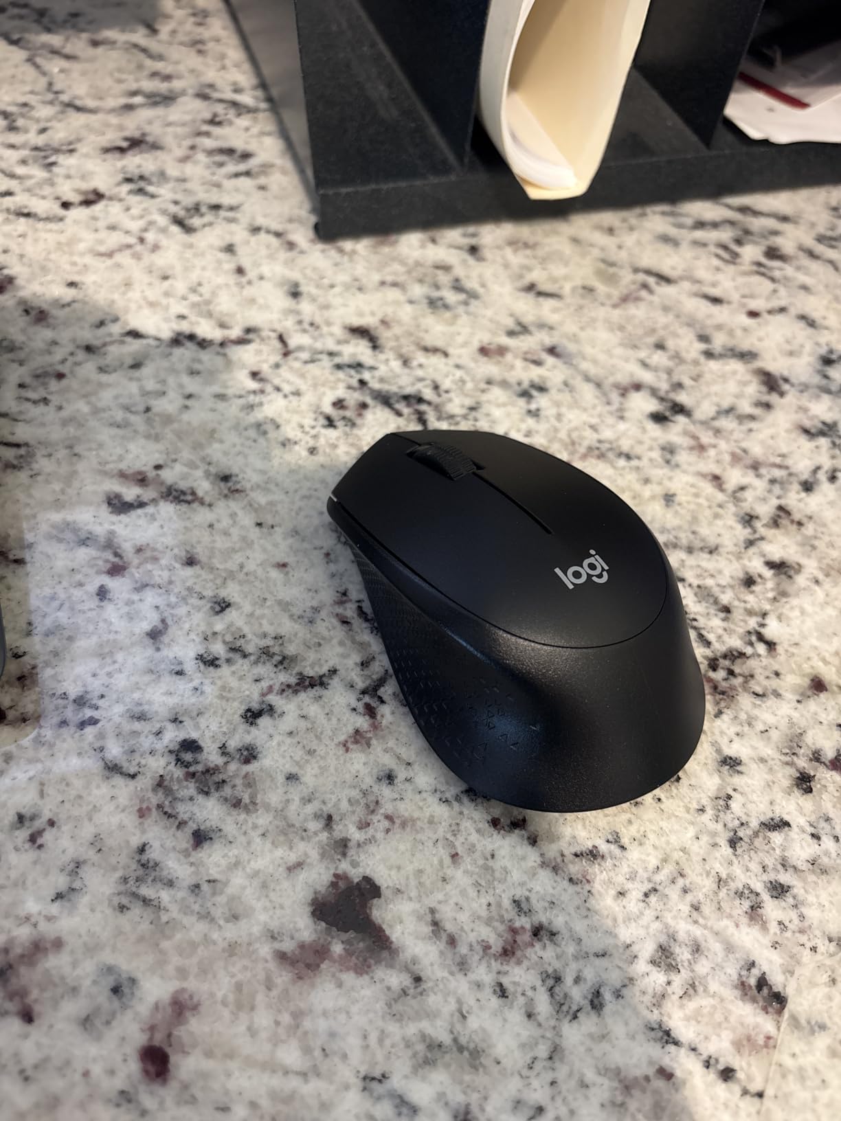 Logitech M330 Silent Plus Full Size 2.4 GHz Wireless Mouse - Grey customer photo 1