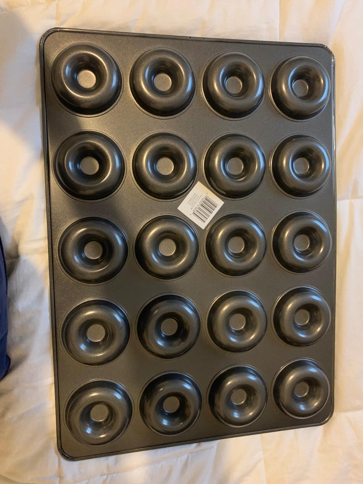 Wilton Perfect Results Non-Stick Donut Pan, 20-Cavity Donut Baking Pan, Steel customer photo 1