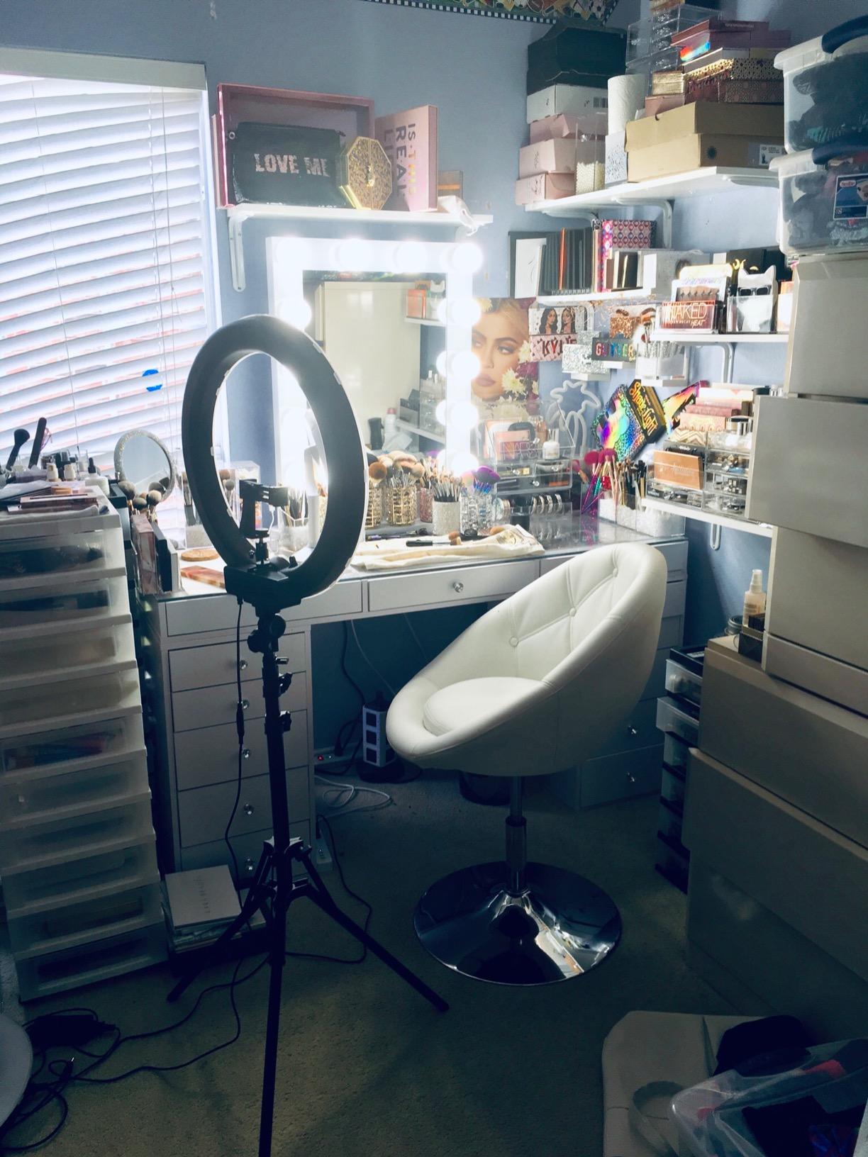 NEEWER Ring Light 18inch Kit: 55W 5600K Professional LED with Stand and Phone Holder, Soft Tube & Bag for Tattoo Lash Extension Barber Makeup Artist Studio Video Photography Lighting, RL-18 customer photo 1