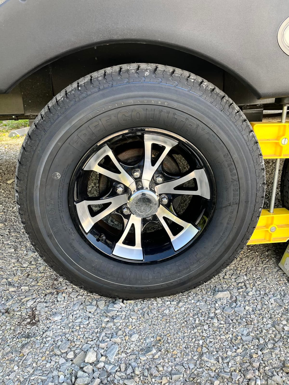 Free Country Grand Ride Set 4 Trailer Tires ST225/75R15 10 Ply Load Range E Steel Belted Radial w/Featured Scuff Guard customer photo 1