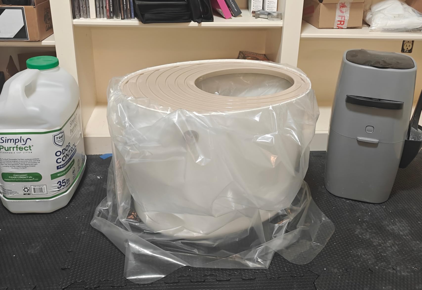IRIS USA Large Top Entry Cat Litter Box, Hooded Privacy, Beige/White customer photo 1