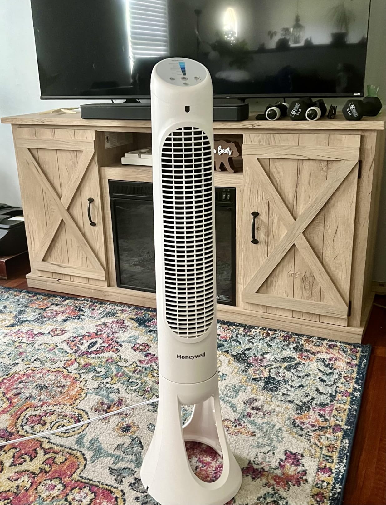 Honeywell QuietSet Whole Room Tower Fan, Oscillating Tower Fan with Remote, Black, HYF290B customer photo 1