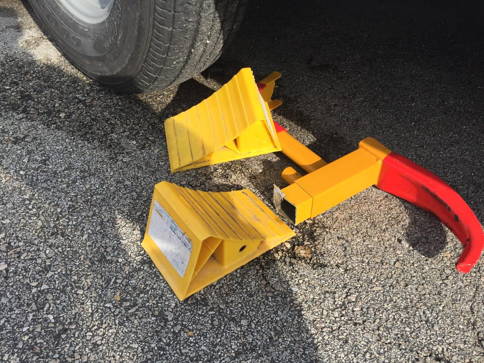 Zento Deals Security Tire Clamp - Heavy Duty Anti- Theft Vehicle Wheel Lock for Car Trailer customer photo 2