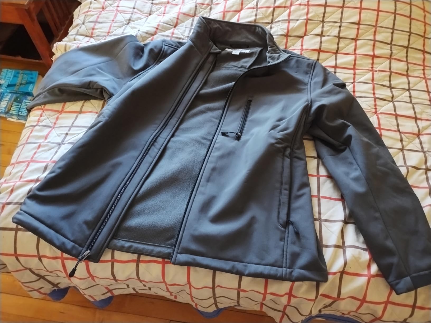 Amazon Essentials Men's Water-Resistant Softshell Jacket customer photo 1