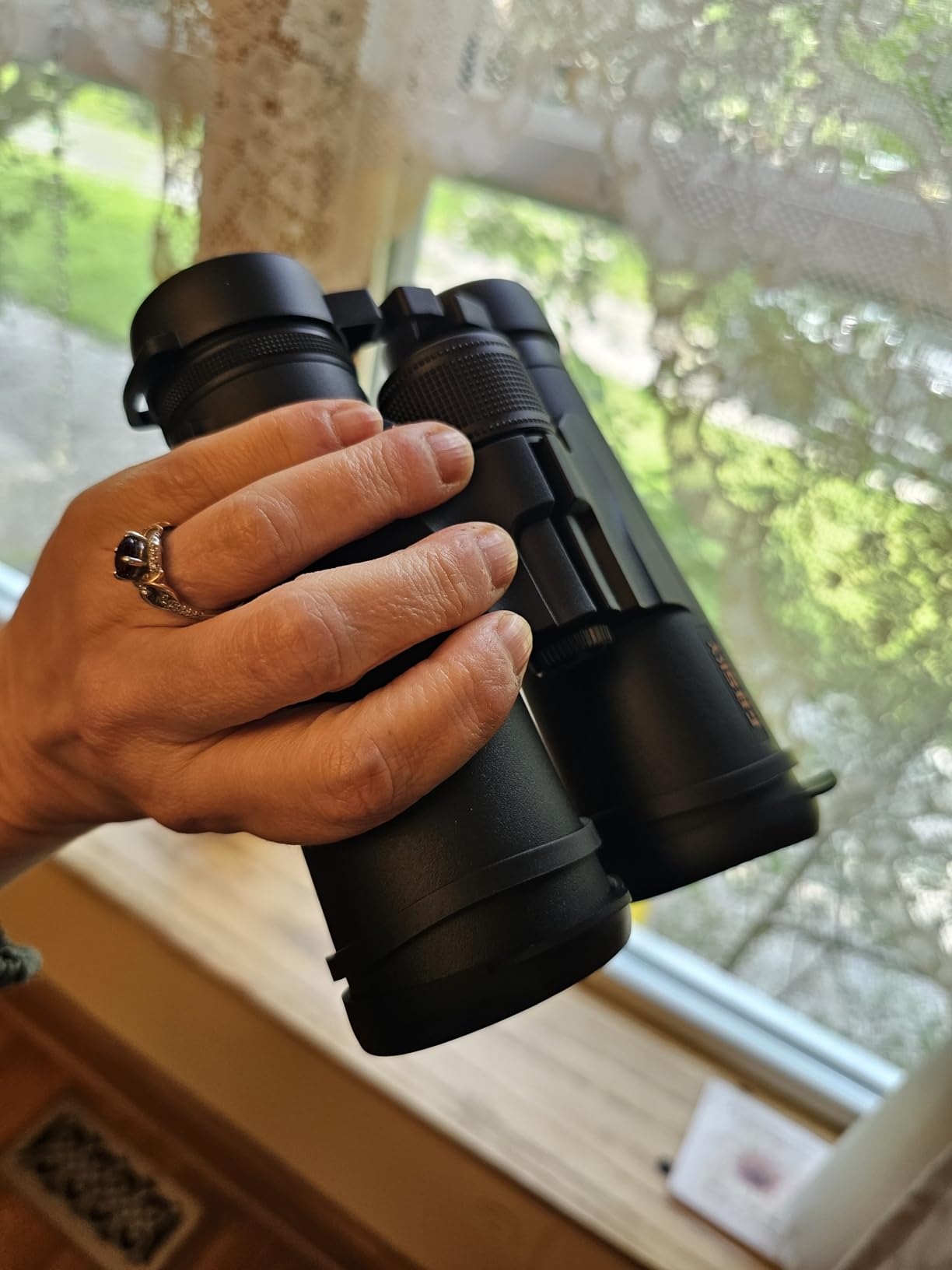 Gosky 10x42 Binoculars for Adults High Powered with Phone Adapter & Tripod customer photo 2