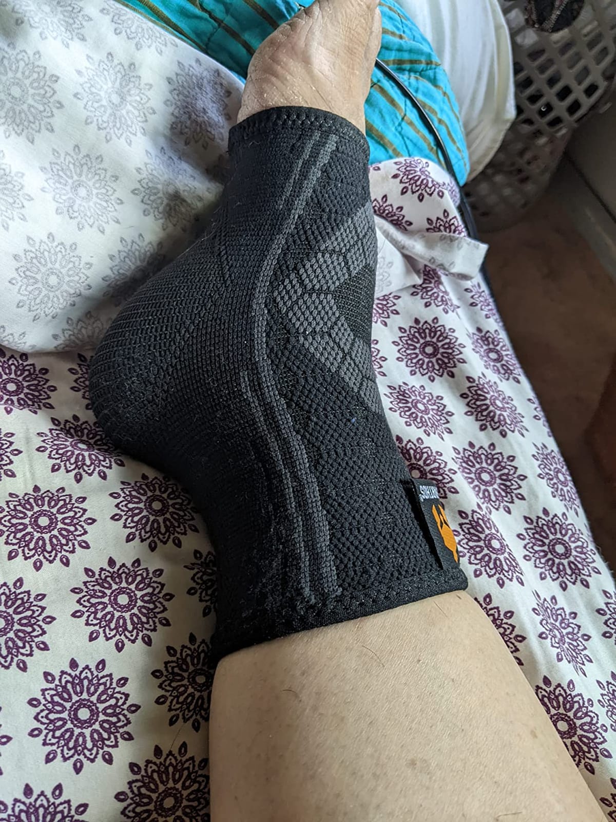 Sparthos Ankle Brace for Women & Men, Foot Compression Sleeve - Black-M customer photo 1