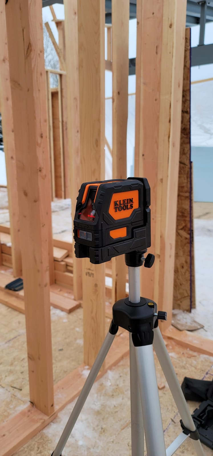 Klein Tools 93LCLS Self-Leveling Class II (≤ 1mW) Laser Level with Bright Red Cross Lines and Plumb Spot, Magnetic and Ceiling Clamp Mounting customer photo 2