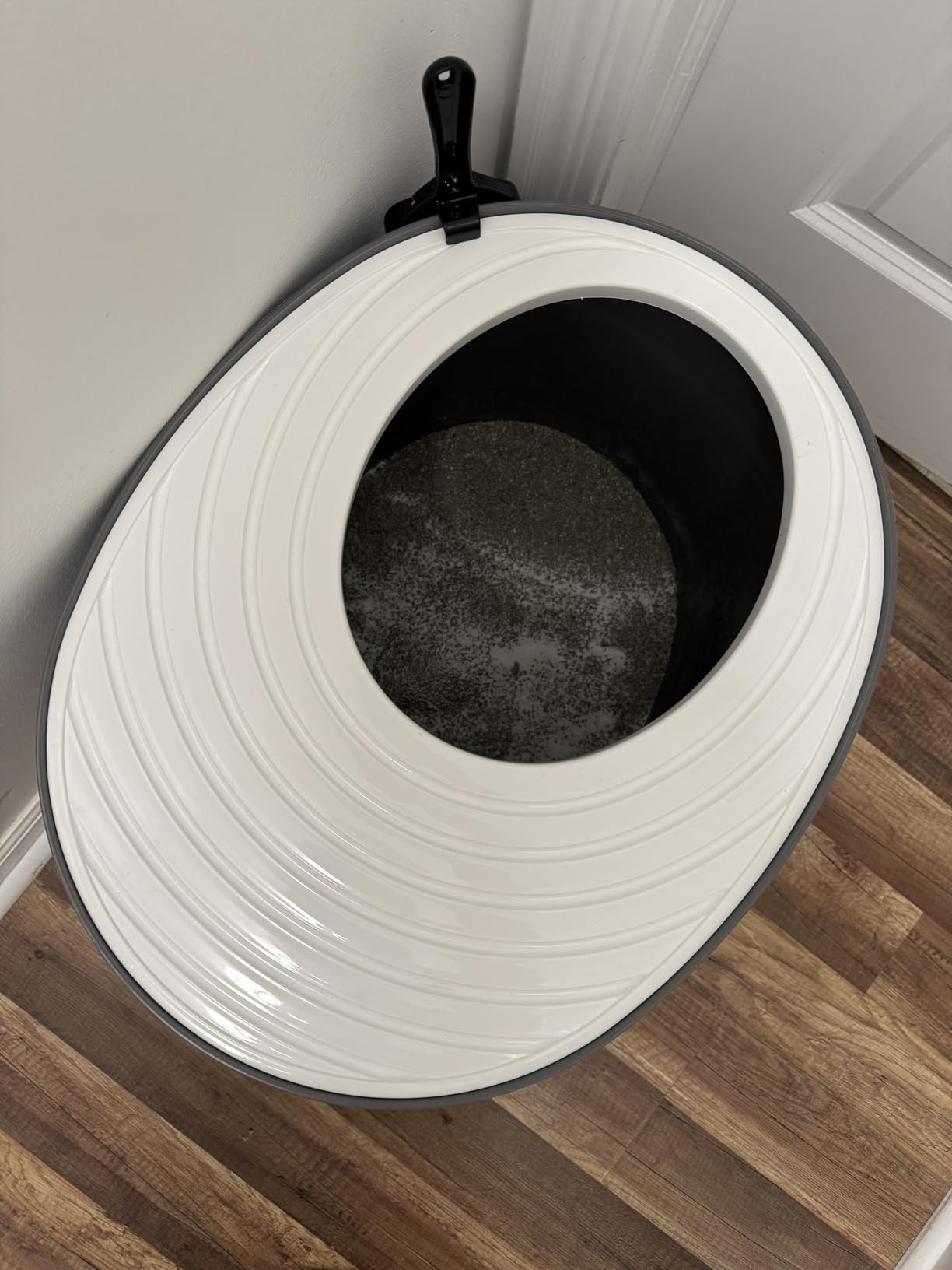 IRIS USA Top Entry Cat Litter Box, Hooded Privacy, Large, Dark Gray/White customer photo 1