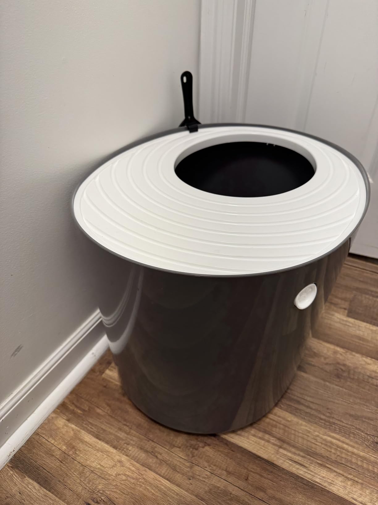 IRIS USA Top Entry Cat Litter Box, Hooded Privacy, Large, Dark Gray/White customer photo 2