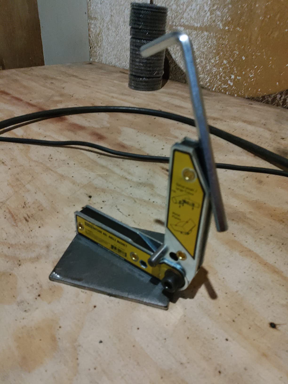 Strong Hand Tools Adjustable Angle Magnetic Square, Angle 30°-270°, Inside/Outside Magnets, Angle Setting Pin, Mag. Pull Force 26 lbs, Welding Square, 