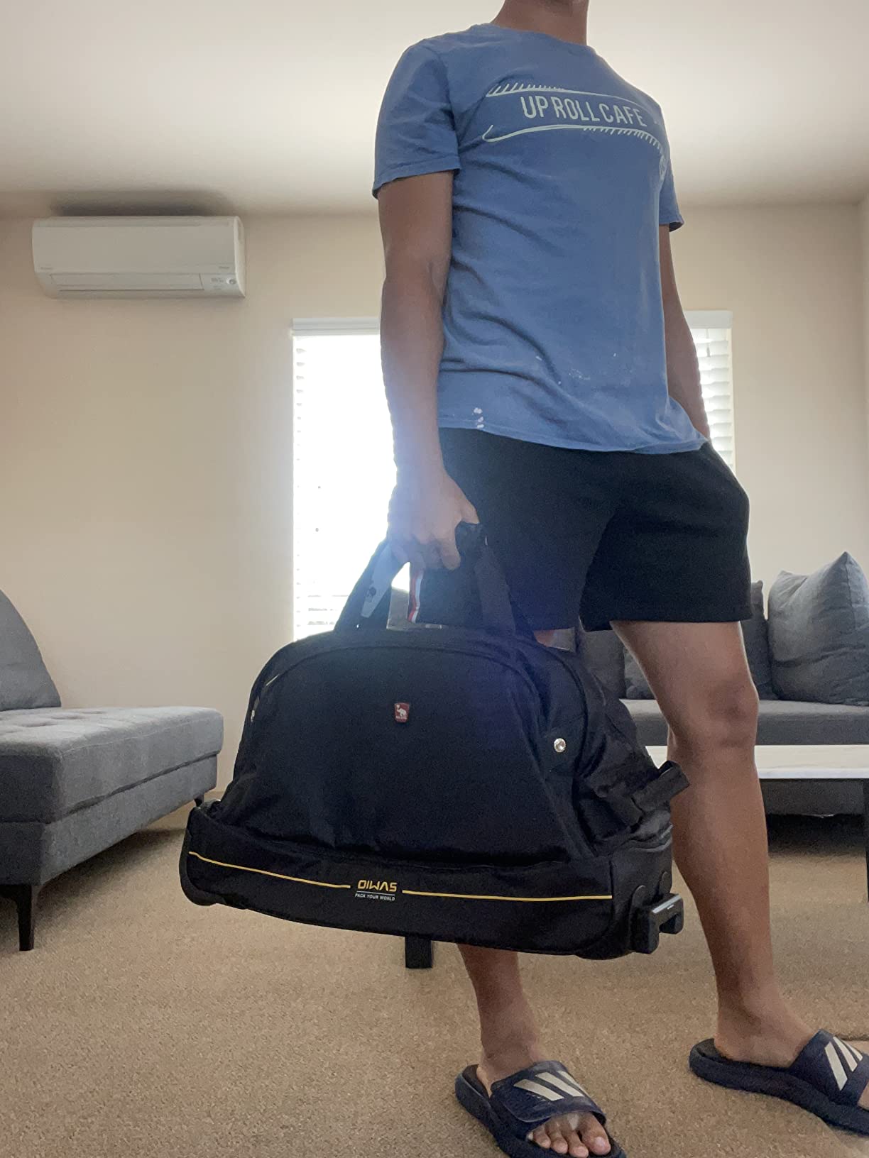 OIWAS Rolling Duffle Bag with Wheels, 22 inch Carry On Bag for Travel | Wheeled Duffel Bags for Weekender Overnight, Expandable 50L to 60L, Rolling Gym Bag for Sport, for Women Men, Water-Resistant customer photo 2