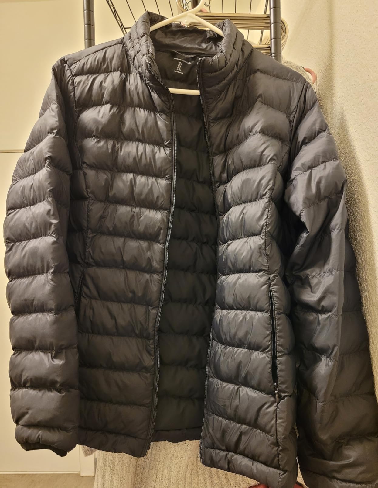 Amazon Essentials Women's Lightweight Long-Sleeve Water-Resistant Packable Puffer Jacket (Available in Plus Size) customer photo 1