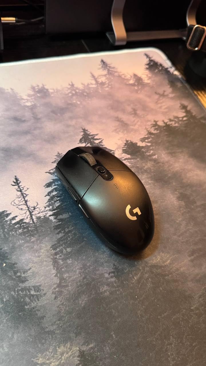 Logitech G305 Lightspeed Wireless Gaming Mouse - Black customer photo 2