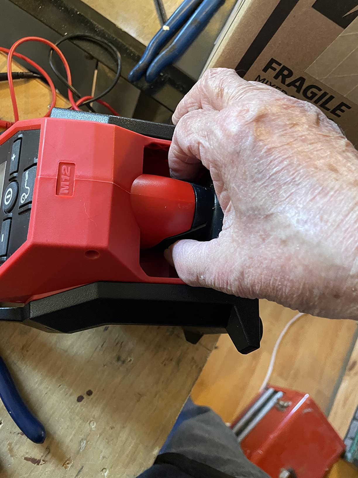 Milwaukee Electric Tools 2475-20 M12 Compact Inflator customer photo 1