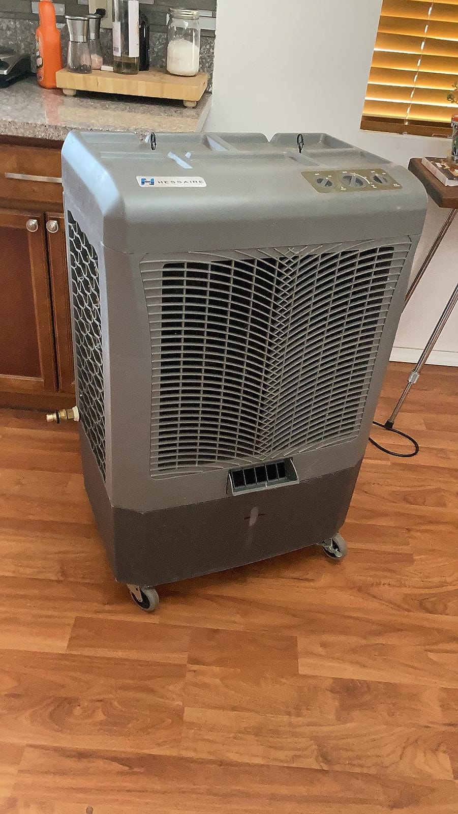 Hessaire MC37M Indoor or Outdoor Portable Oscillating Evaporative Swamp Air Cooler for 950 Square Feet of Space with Water Reservoir customer photo 2