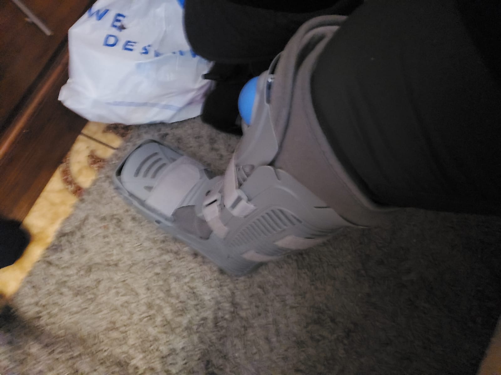 United Ortho USA16105 360 Air Walker Standard Fracture Boot, Medium, Grey customer photo 1