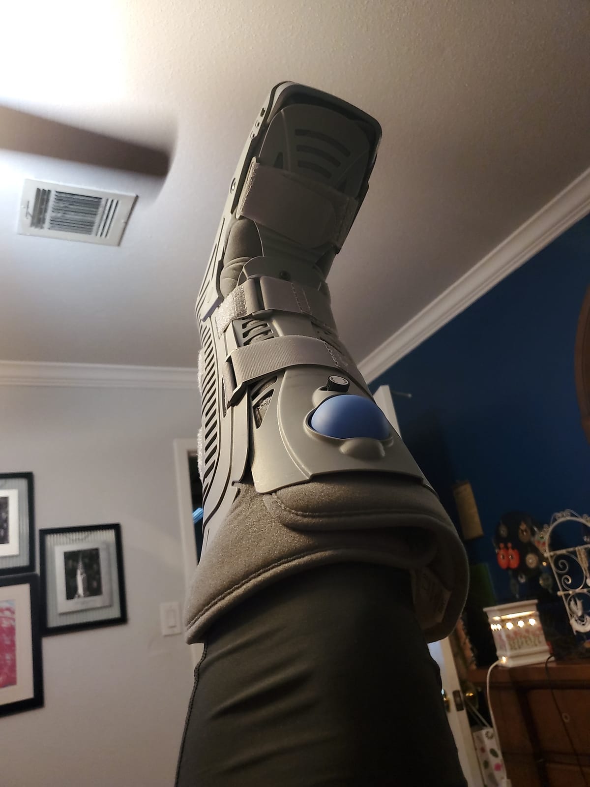 United Ortho USA16105 360 Air Walker Standard Fracture Boot, Medium, Grey customer photo 2