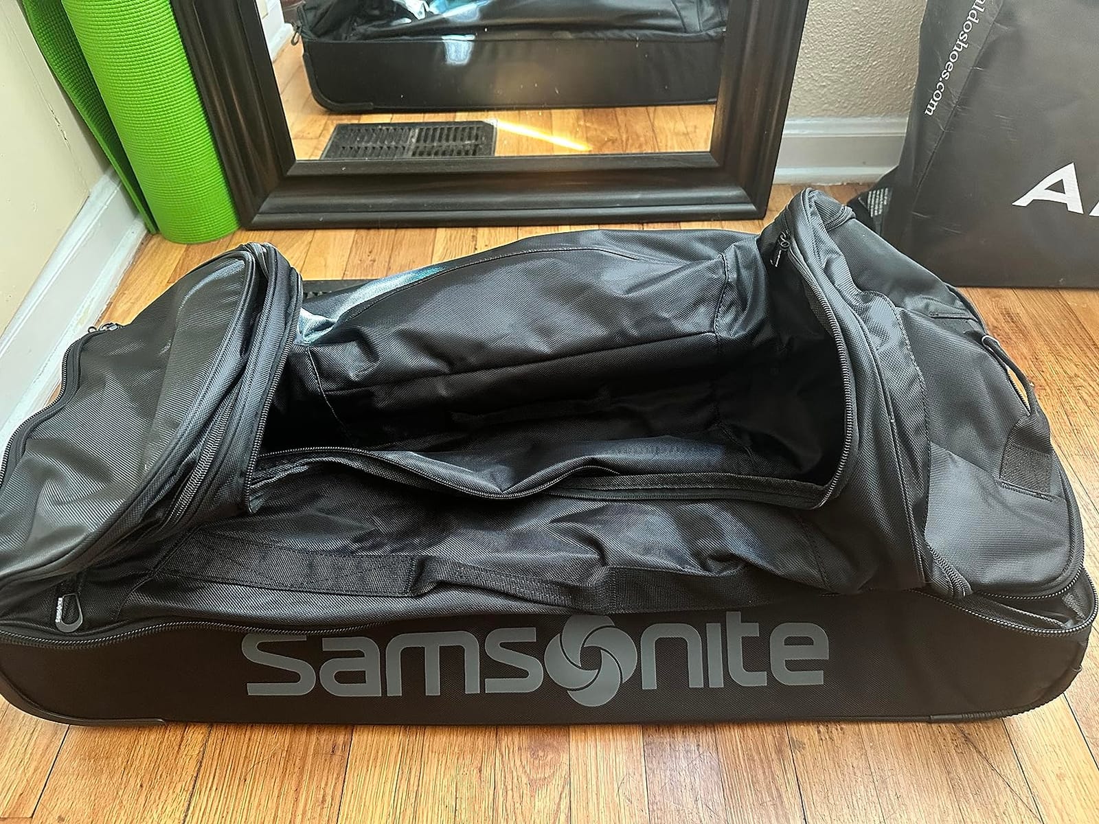 Samsonite Andante 2 Wheeled Duffel Bag – 32-Inch Durable Rolling Luggage with Inline Skate Wheels, Push-Button Handle & Spacious Compartments – Travel-Friendly and Lightweight - All Black customer photo 1