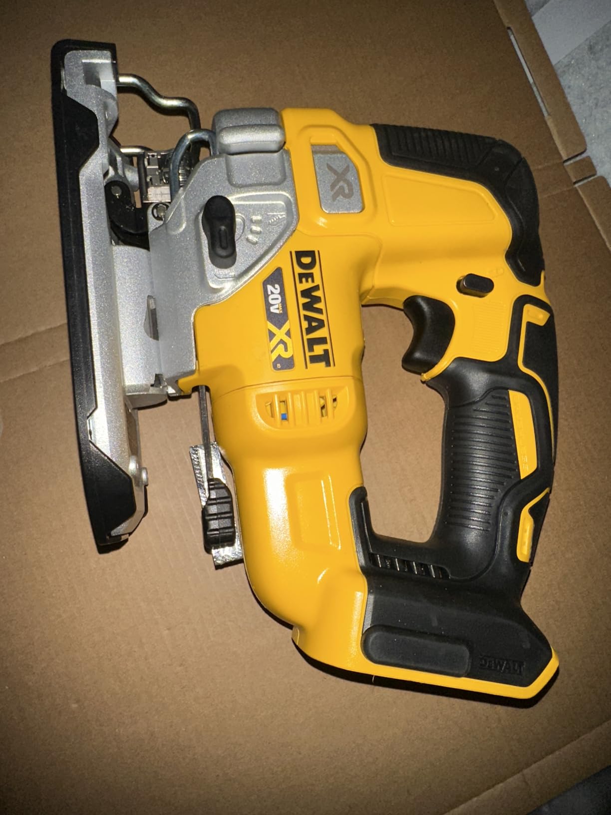 DEWALT 20V MAX XR Jig Saw, 3,200 Blade Speed, Cordless, Brushless Motor, LED Light, Bare Tool Only (DCS334B) customer photo 2
