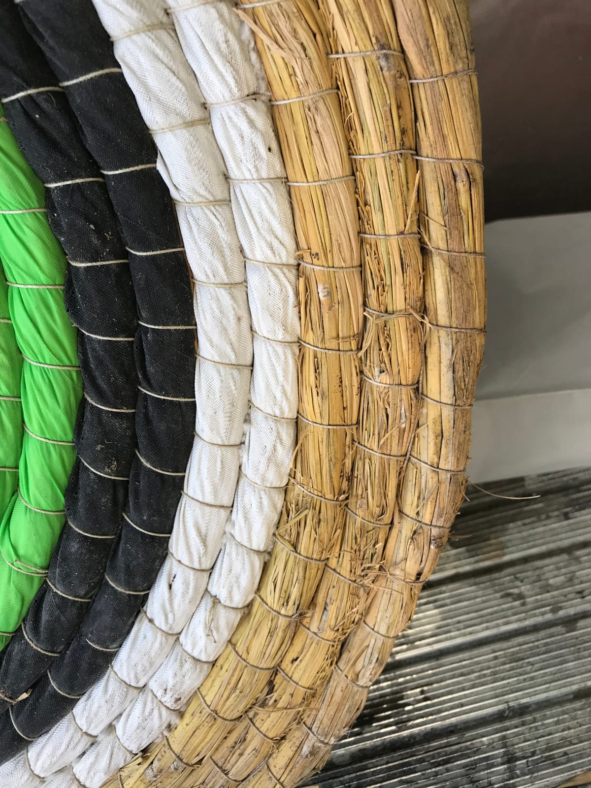 Dostyle Archery Targets Traditional Solid Straw Round Archery Target Shooting Bow Coloured Rope Target Face Three Layer for Shooting Practice customer photo 1