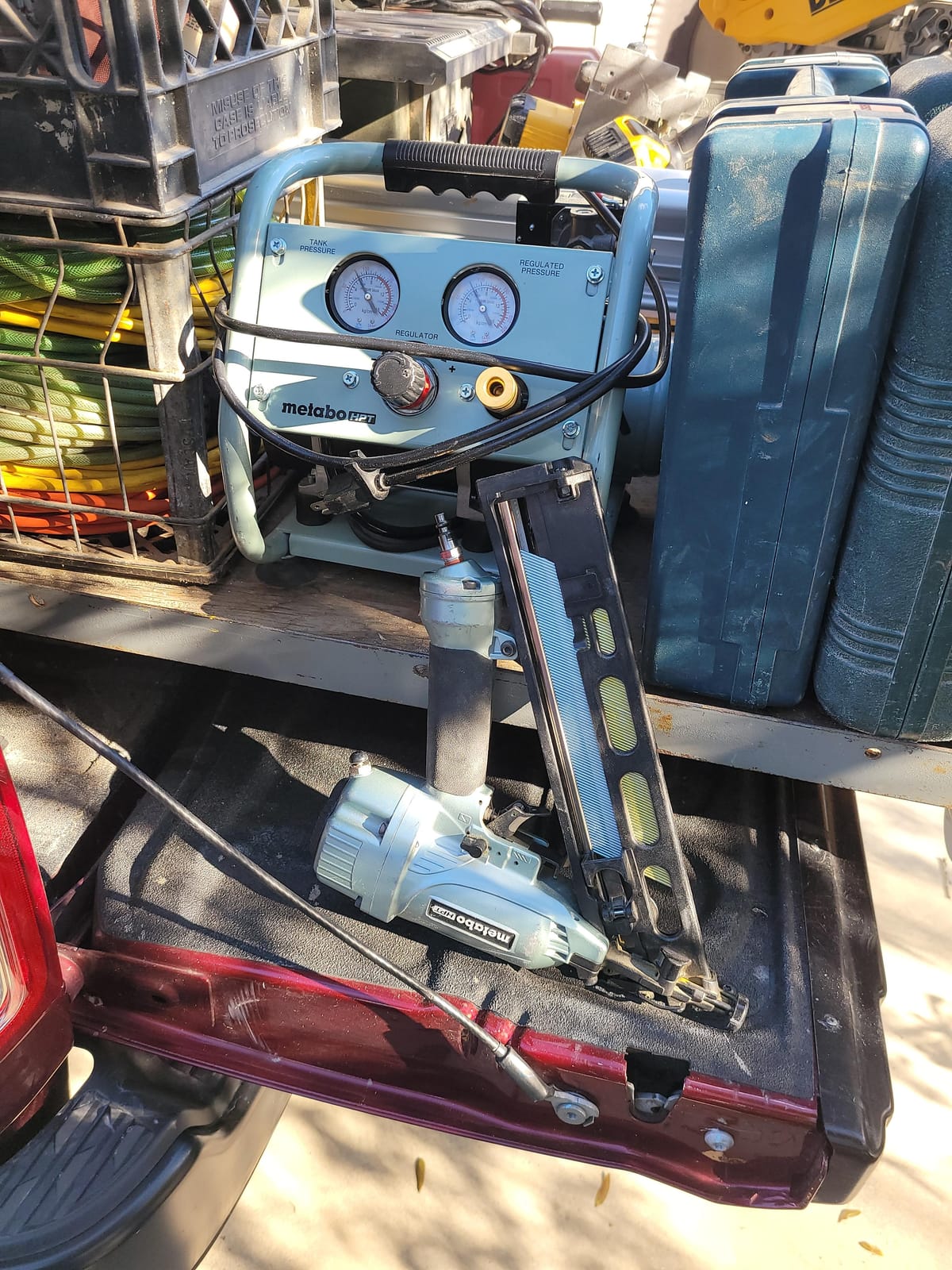 Metabo HPT 15 Gauge Angled Finish Nailer, Selective Actuation, NT65MA4 customer photo 2