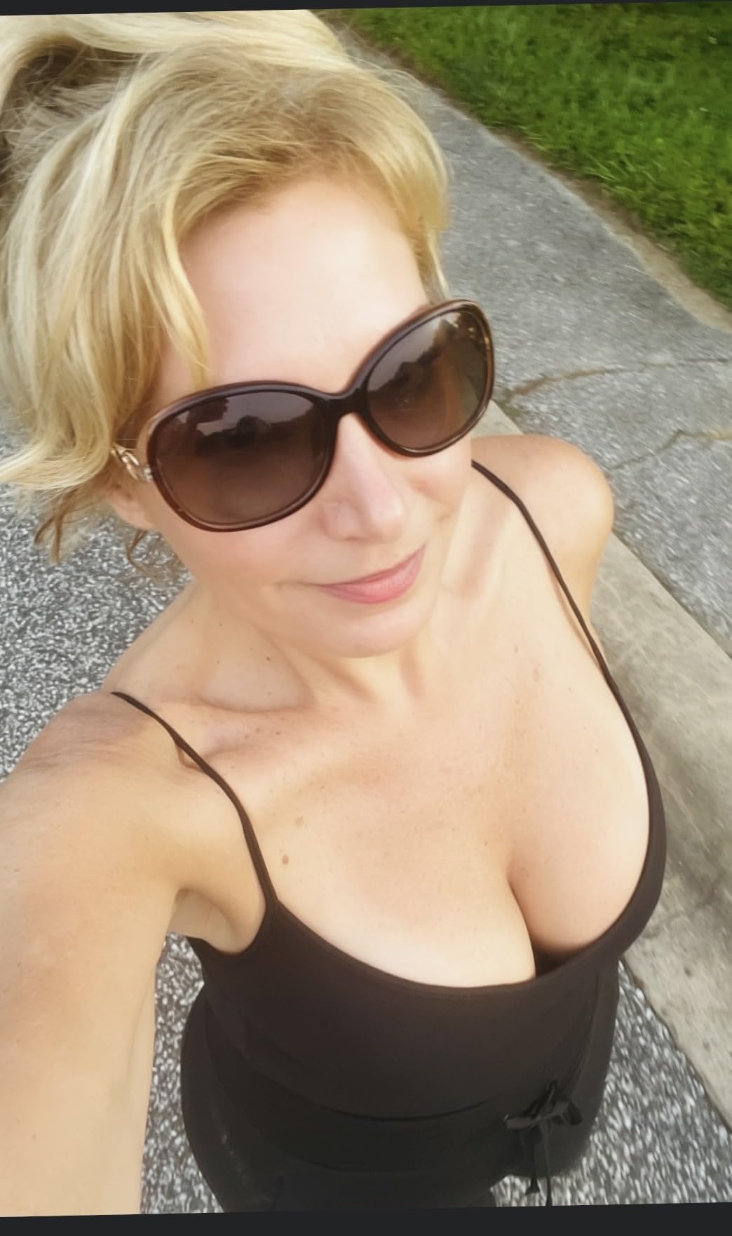 Sunier Sunglasses Womens Polarized, Trendy Oversized Big UV400 Sun Glasses customer photo 1