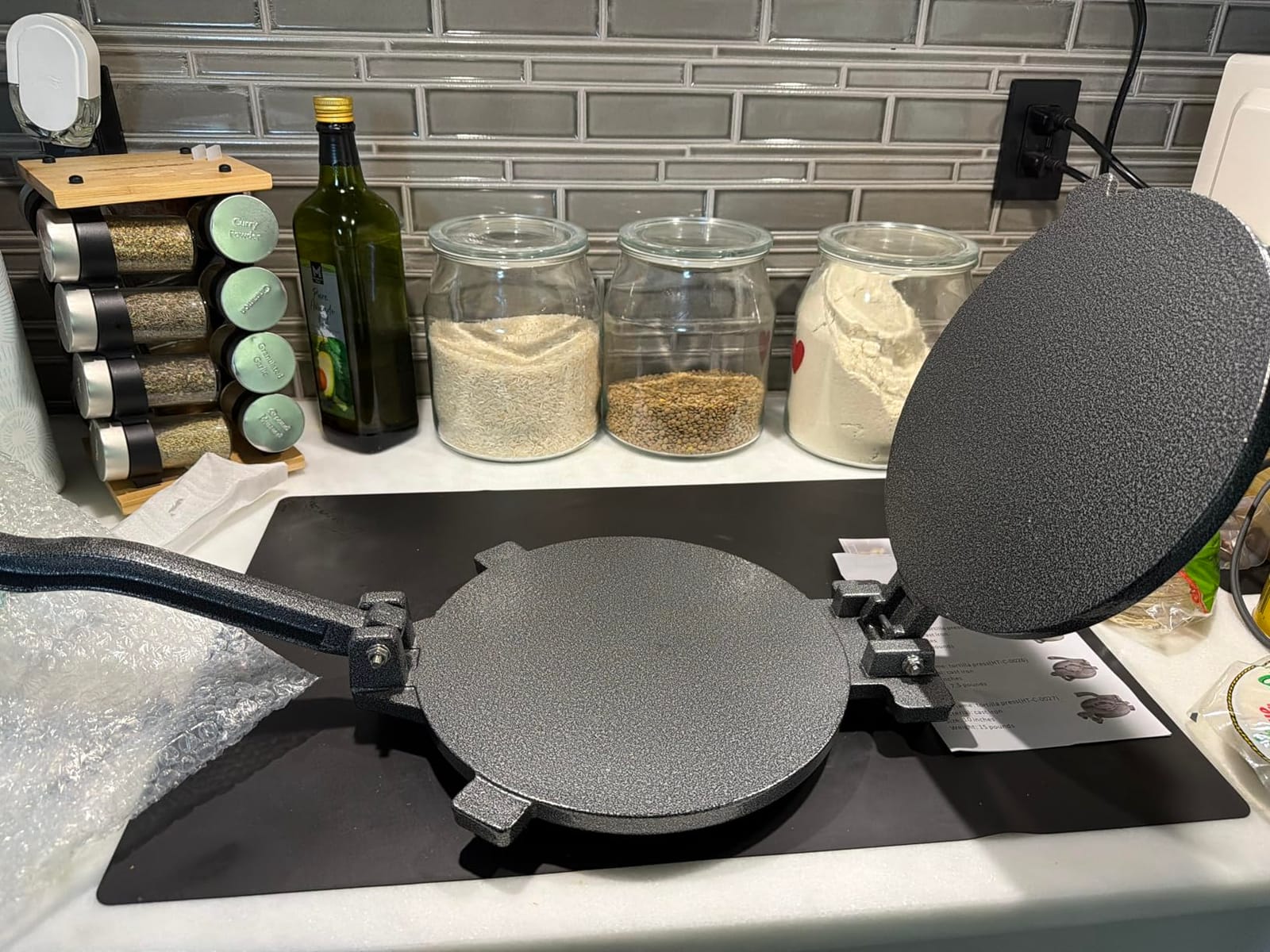 ARC 10 Inch Heavy Duty Cast Iron Tortilla Press with Non-Slip Foot Pad customer photo 2