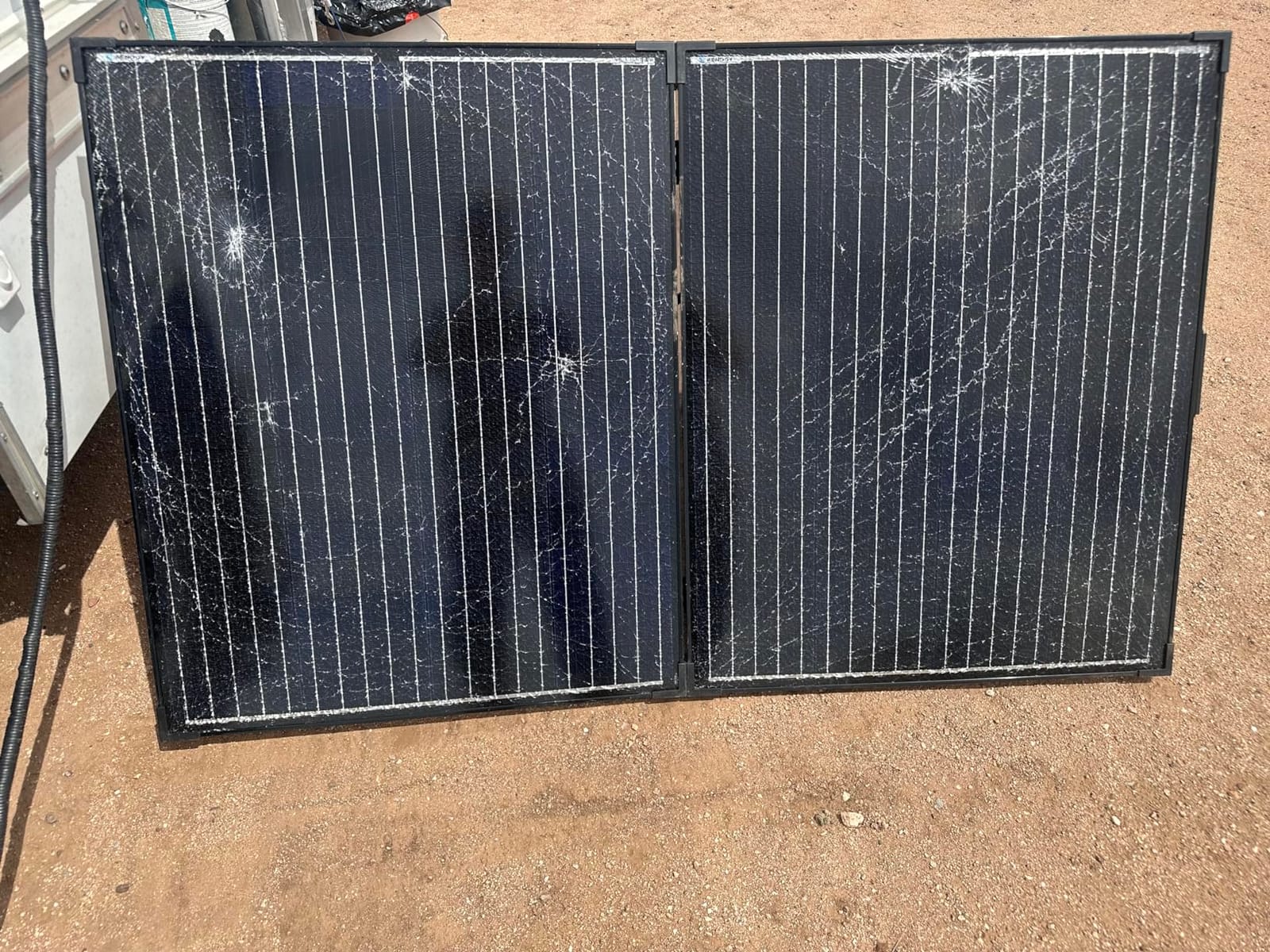 Renogy 200W 12V Portable Solar Panels Suitcase with Waterproof 20A Charge Controller, Foldable 200 Watt Solar Panel W/Adjustable Kickstand, Solar Charger for Power Station, RV, Camping, SUV, Off Grid customer photo 1