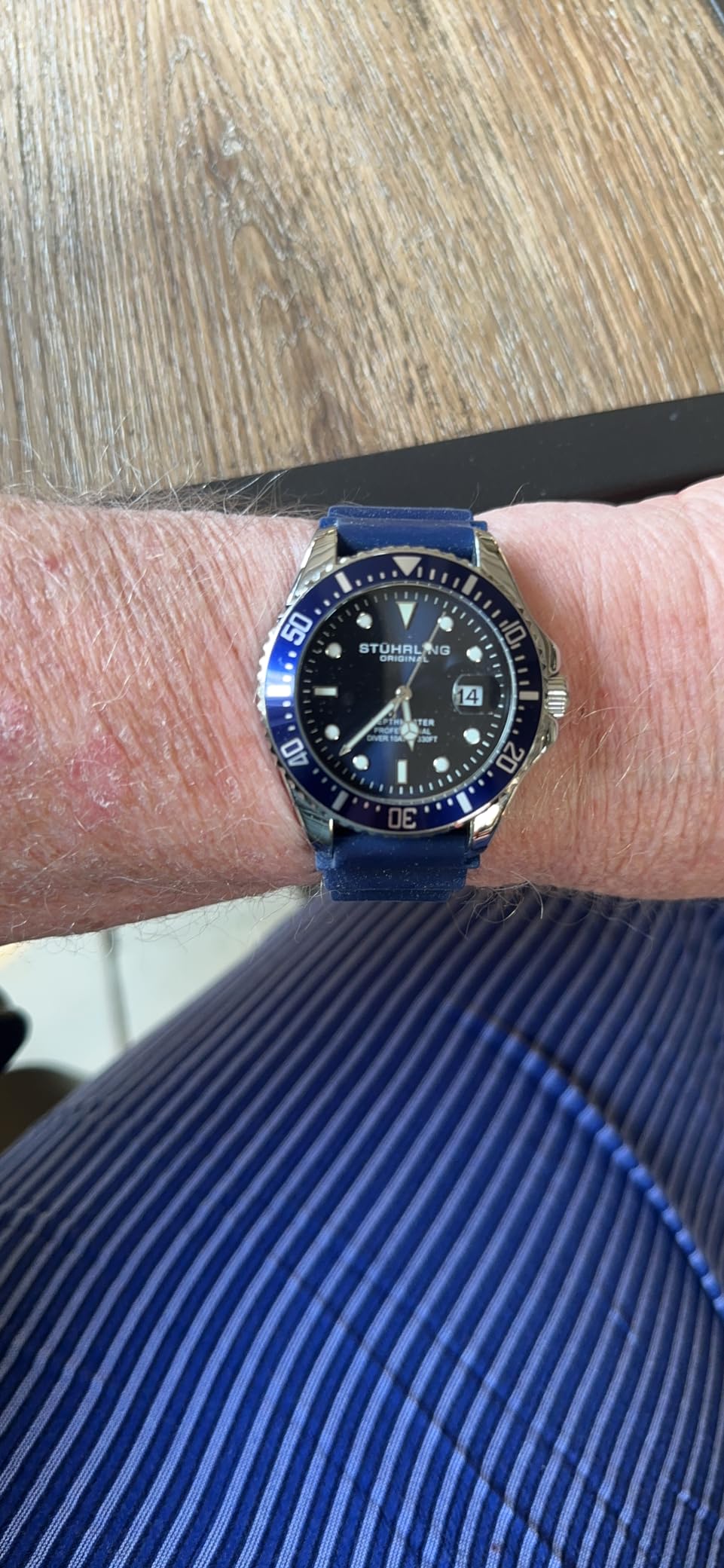 Stuhrling Original Men's Dive Watch 42mm Stainless Steel, Japanese Quartz Mens Sport Watch, Rubber Strap, Water Resistant to 330 FT, Versatile and Comfort Fit customer photo 1