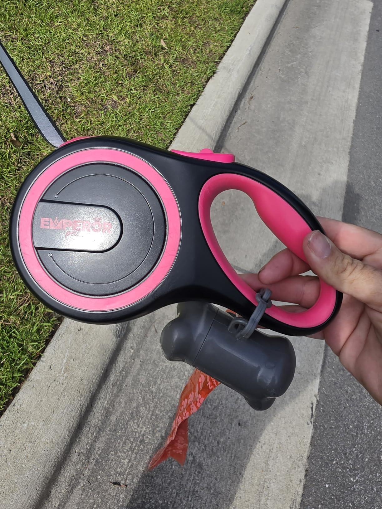 Emperor Pets Retractable Dog Leash, 26 ft, Up to 110lbs, Blue -BL26 customer photo 2