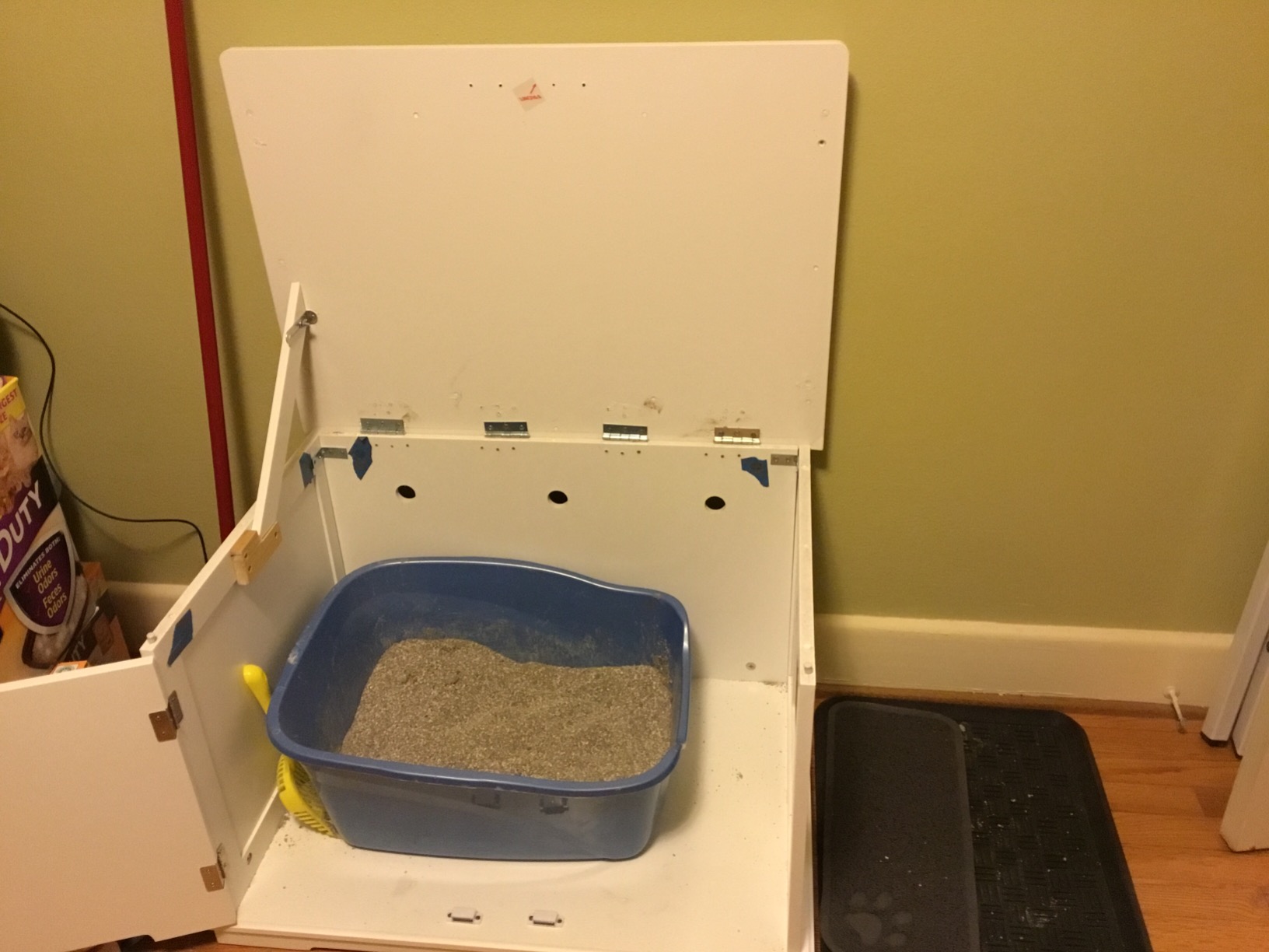 Trixie XL Furniture Litter Box Enclosure (Gray), Hidden Litter Box for Cats with Openings on Either Ends & Large Ventilations Slots, Double Doors for Easy Cleaning, Removable Divider customer photo 1