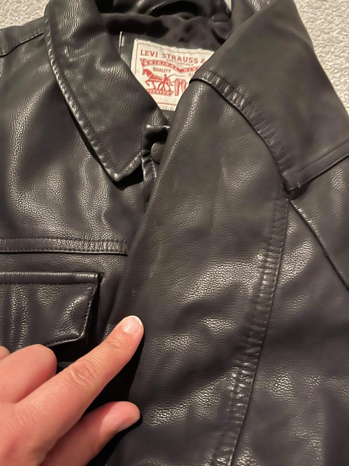 Levi's Men's Faux Leather Shirt Jacket customer photo 2