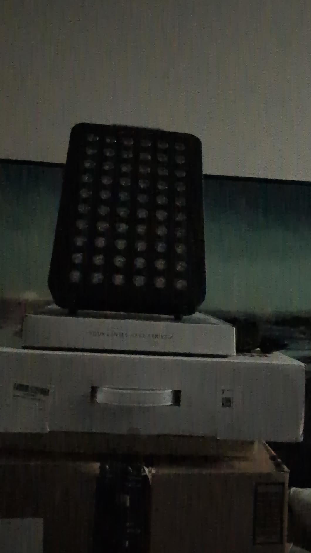 BestQool Red Light Therapy Panel, 660nm Red & 850nm Infrared Light, 105W customer photo 2