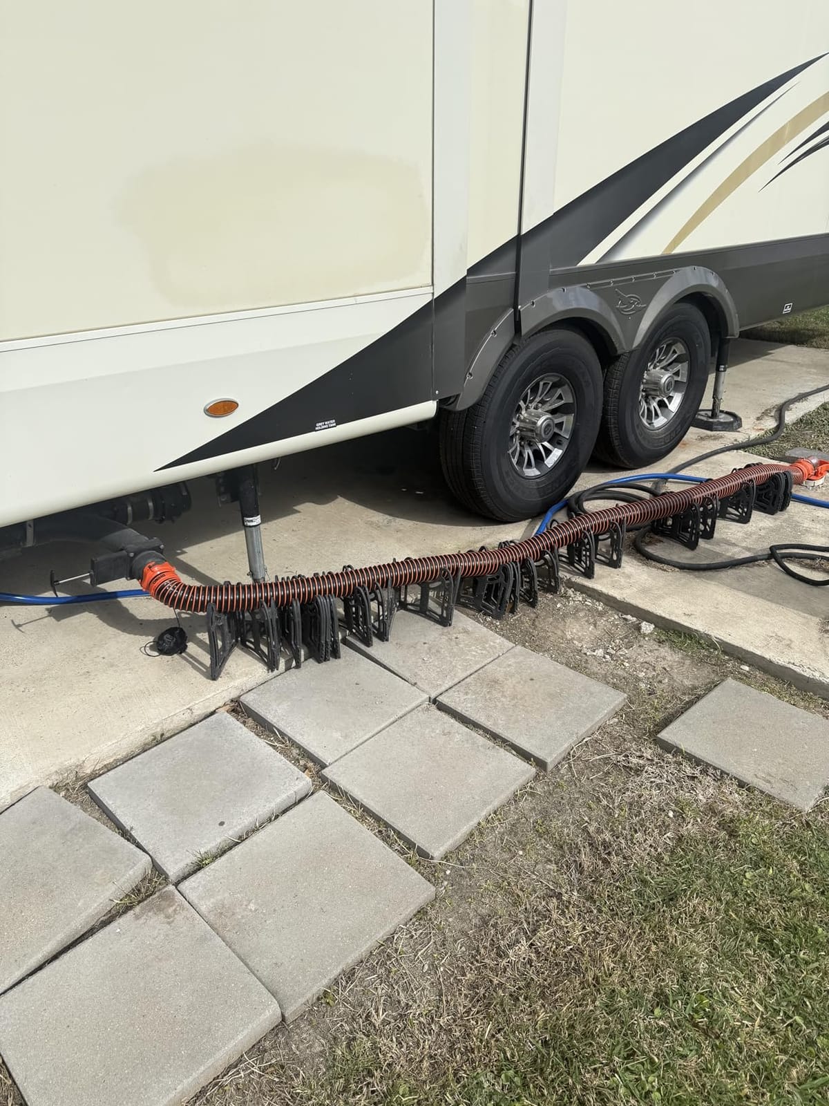 Camco RhinoEXTREME 20 Ft RV Sewer Hose Kit, Pre-Assembled, Swivel Fittings customer photo 1