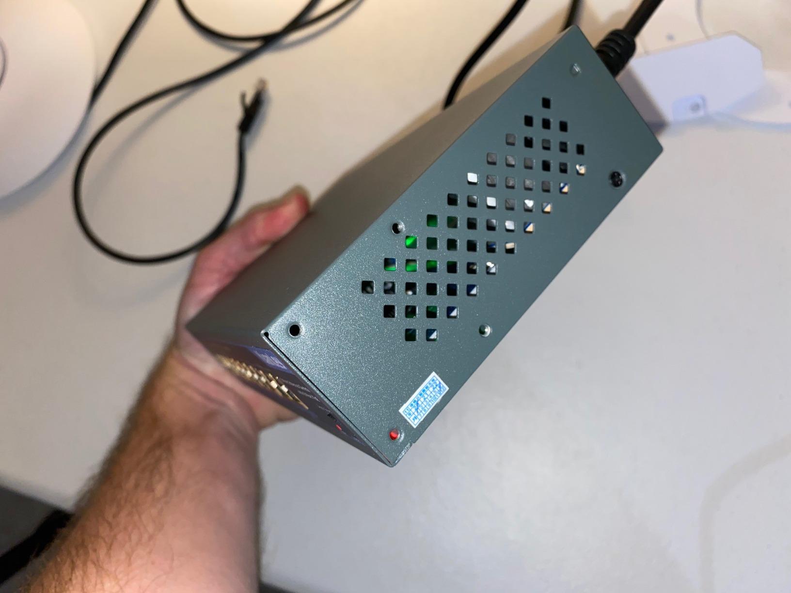 Yuanley 24 Port PoE Switch with 2 Gigabit Ethernet Uplink Port, Unmanaged 26 Port 802.3af/at 400W Power PoE+ Network Switch, Rackmount Plug and Play customer photo 1