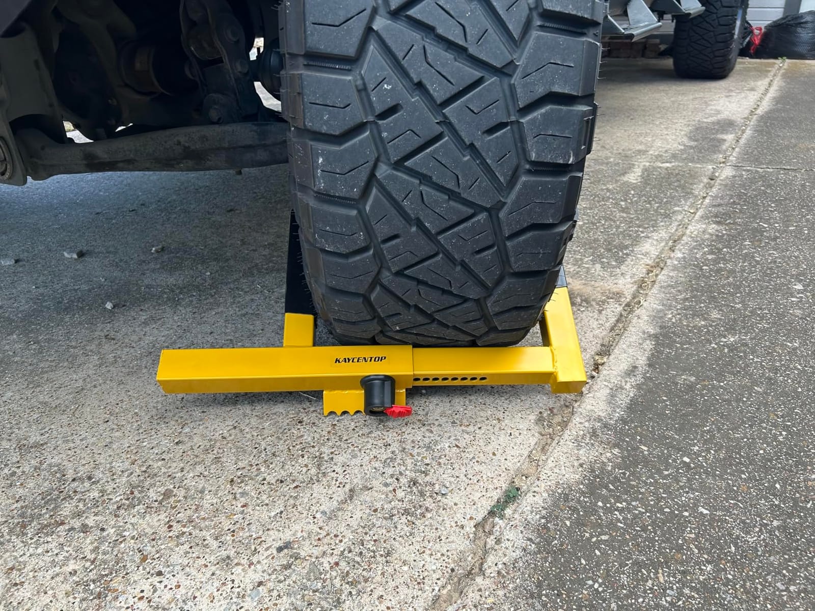 KAYCENTOP Wheel Lock Clamp Security Tire Lock Anti Theft for Max 15.5 inch Tire Width Universal Car Wheel Lock for Trailers SUV Boats Motorcycles Golf Cart Yellow/Black customer photo 2