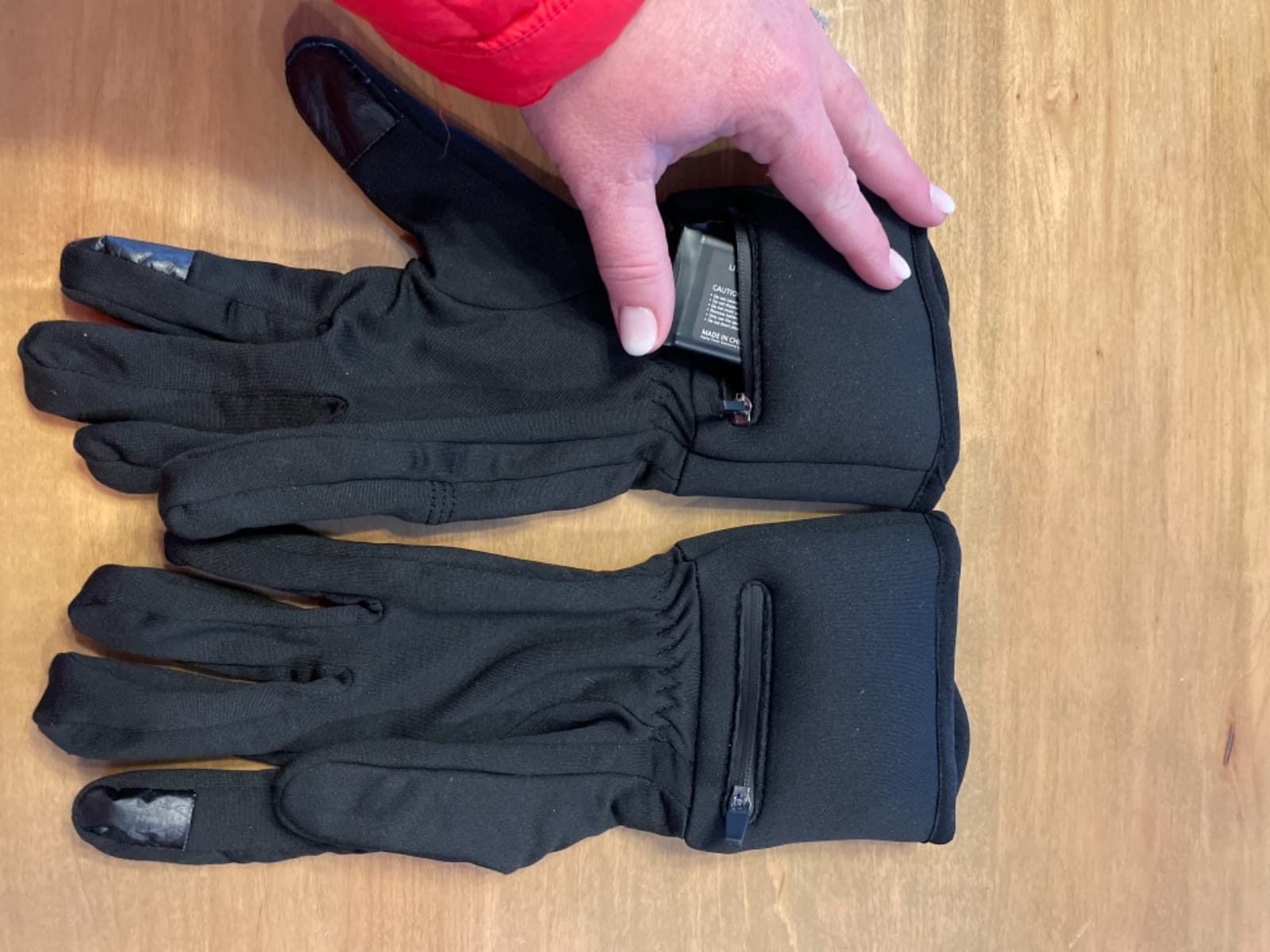 Heated Glove Liners for Men & Women, Rechargeable Thin Electric Touchscreen Gloves for Skiing, Cycling, Hiking & Typing customer photo 1