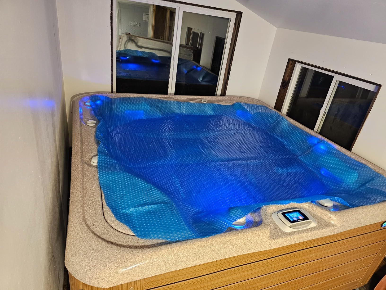 Spa Depot Thermo-Float 16-mil 8ft x 8ft Hot Tub Bubble Cover Floating Spa Blanket - trimmable Heavy-Duty Insulating Solar Heating customer photo 1