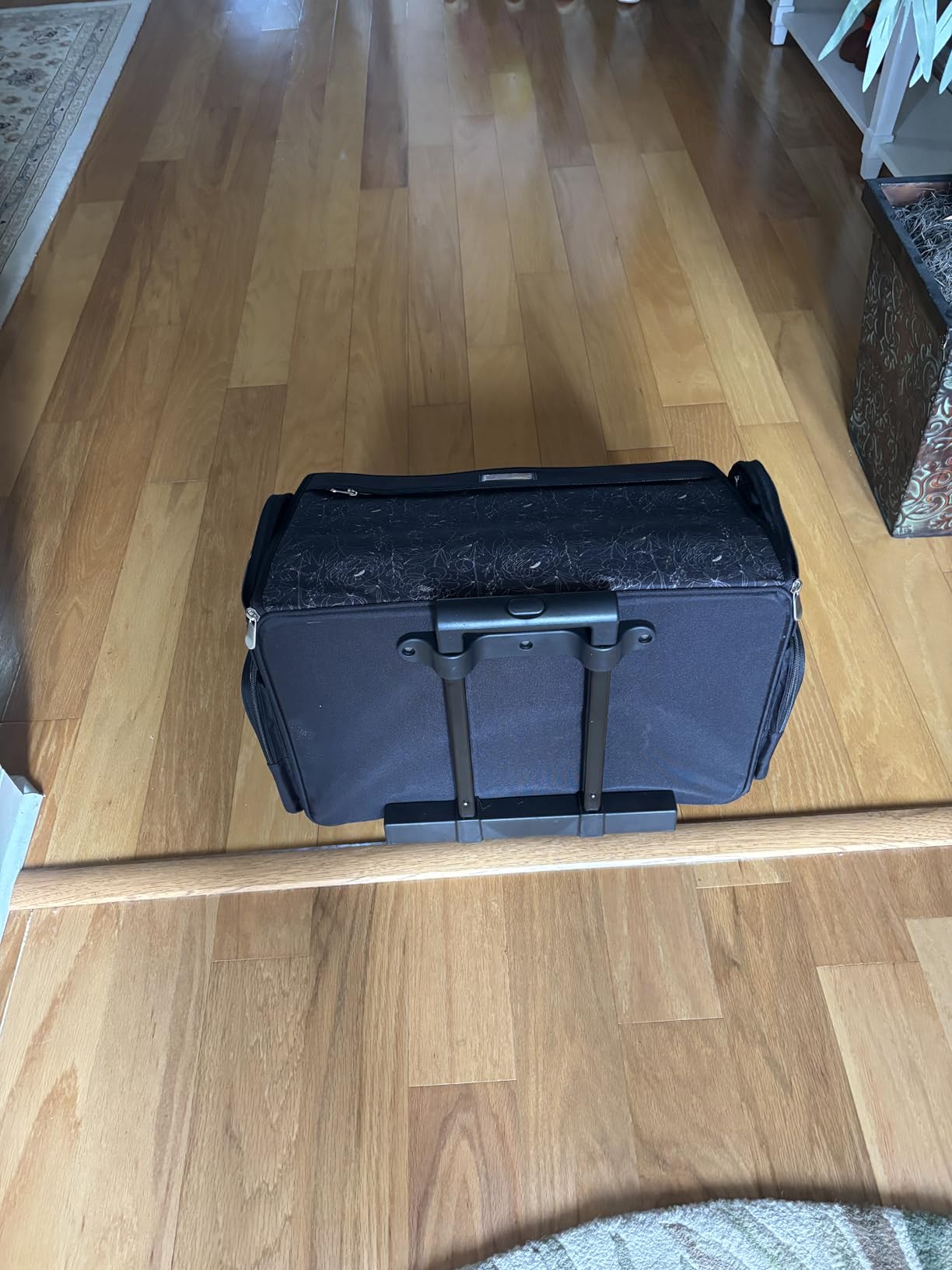 Everything Mary XL Rolling Sewing Machine Case – Black Quilted Craft Bag with 4 Wheels – Collapsible Organizer Compatible with Brother, Singer & Most Sewing Machines customer photo 1
