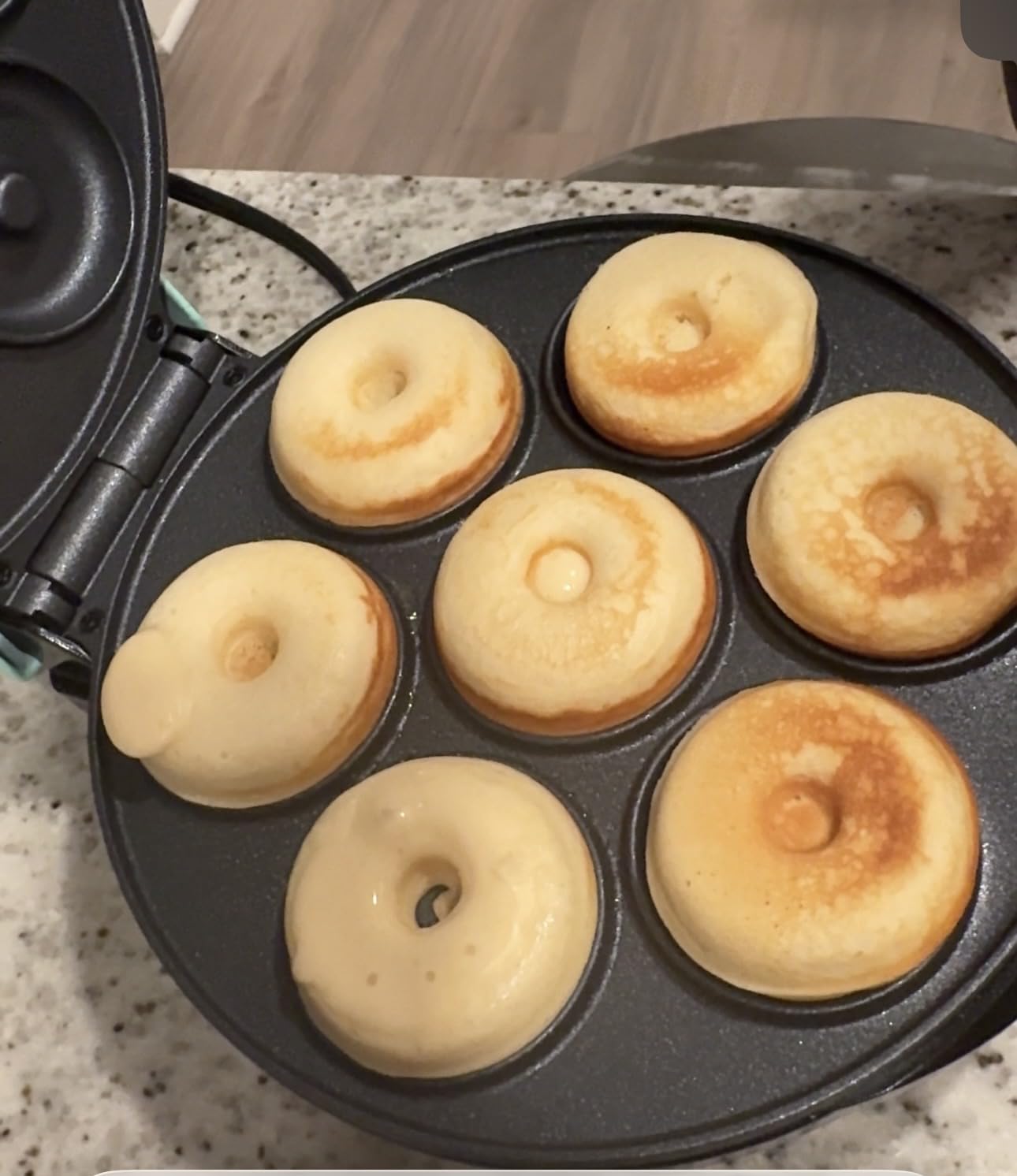 Dash Mini Donut Maker Machine for Kid-Friendly Breakfast, Snacks, Desserts & More with Non-stick Surface, Makes 7 Doughnuts, Donut Print customer photo 1