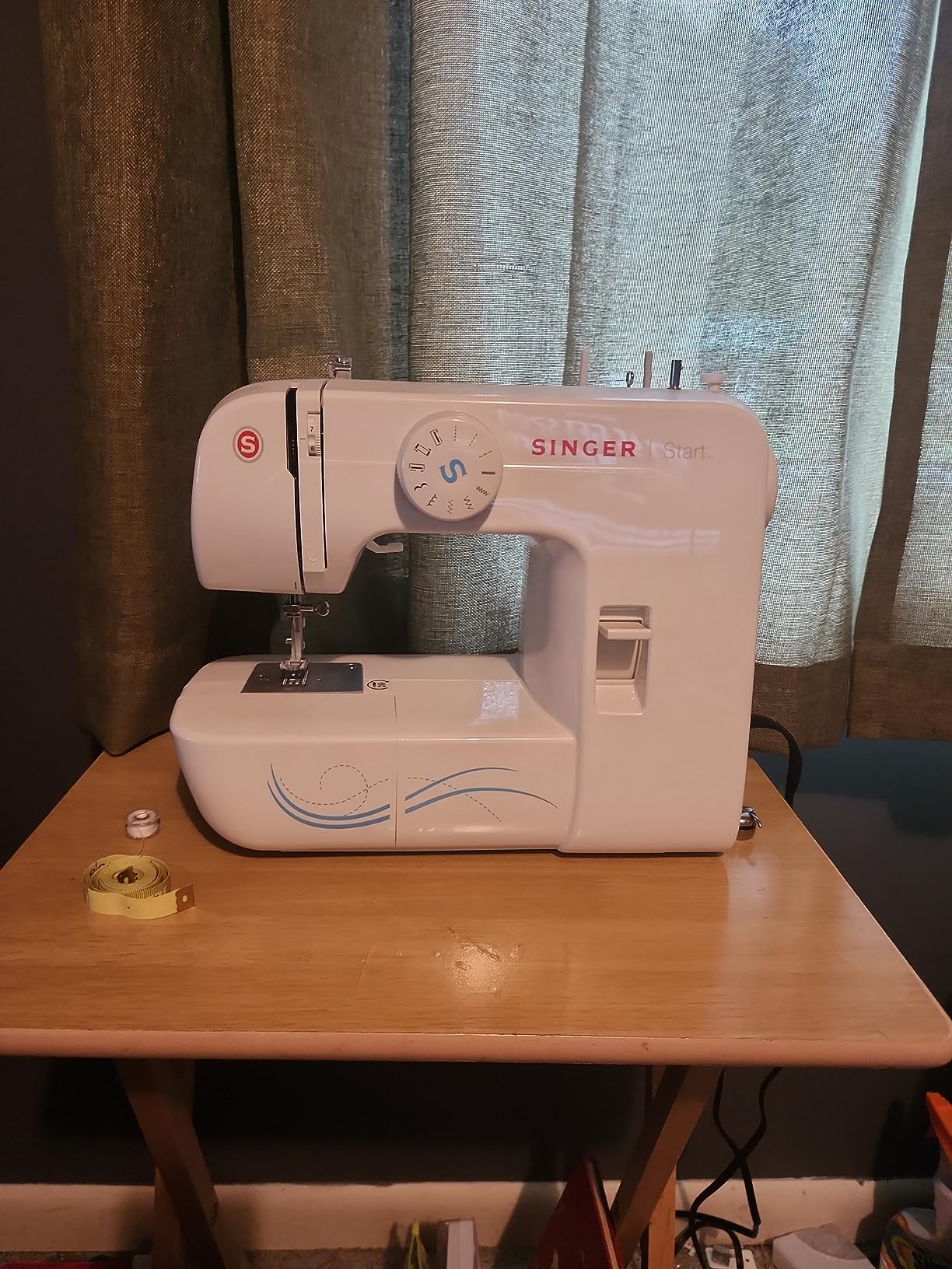 SINGER M1500 Lightweight & Portable Sewing Machine, 6 Stitches, LED Light customer photo 1
