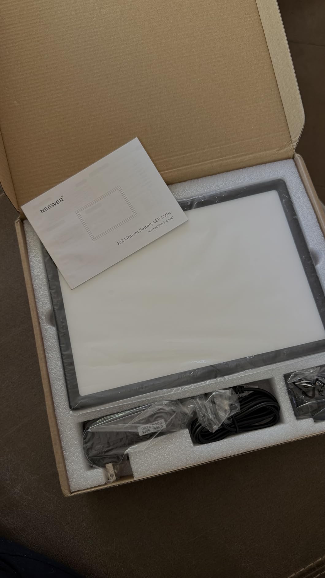 NEEWER 192 LED Video Light Panel, 20W Ultra Thin Bi Color Dimmable DSLR Camera Soft Light, 4000mAh Lithium Battery, 3200K-5600K CRI97+, Key Lighting for Studio Photography Recording Streaming customer photo 1