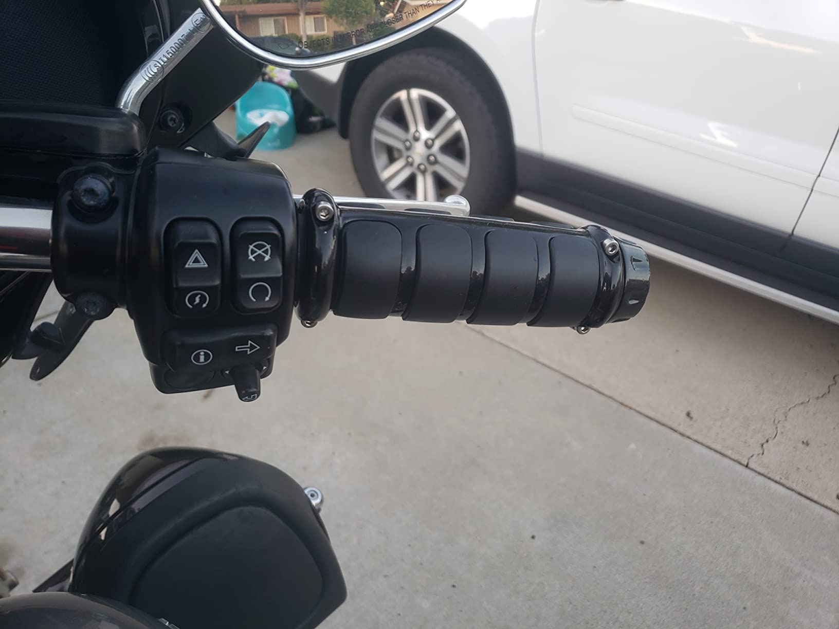 Kuryakyn 6781 Motorcycle Handlebar Accessory: ISO Grips for Harley-Davison Motorcycles with Heated Grips, Gloss Black, 1 Pair customer photo 1