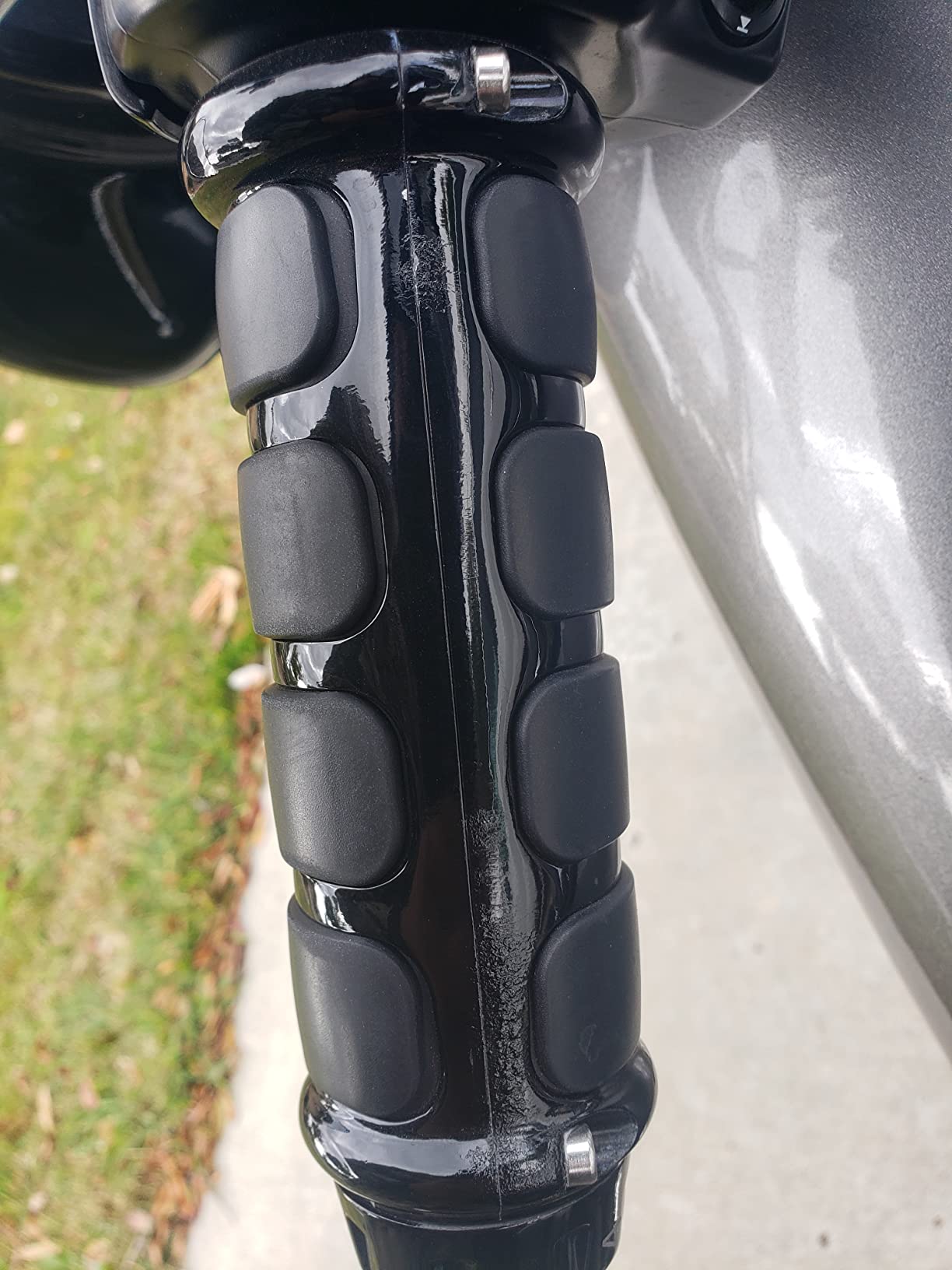 Kuryakyn 6781 Motorcycle Handlebar Accessory: ISO Grips for Harley-Davison Motorcycles with Heated Grips, Gloss Black, 1 Pair customer photo 2