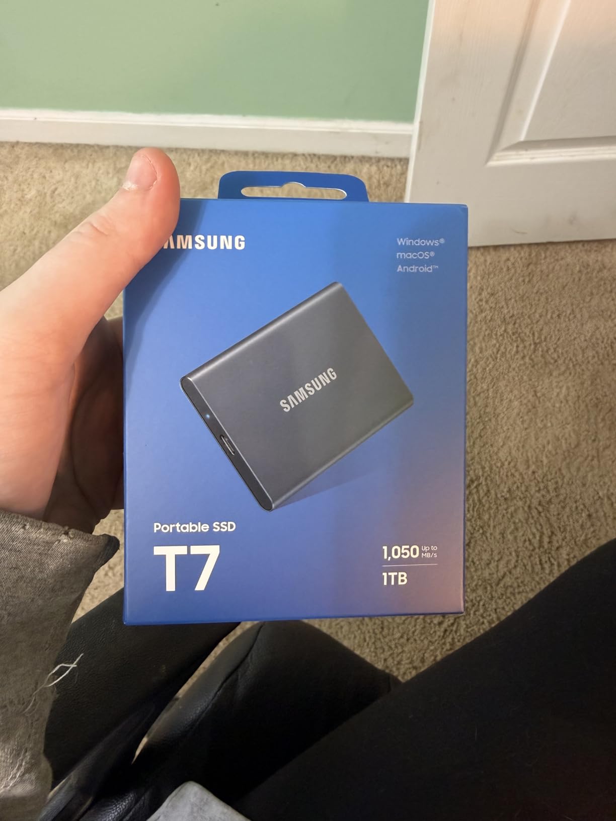 Samsung T7 Portable SSD 1TB Titan Gray, USB 3.2 Gen 2, Up to 1,050MB/s customer photo 1