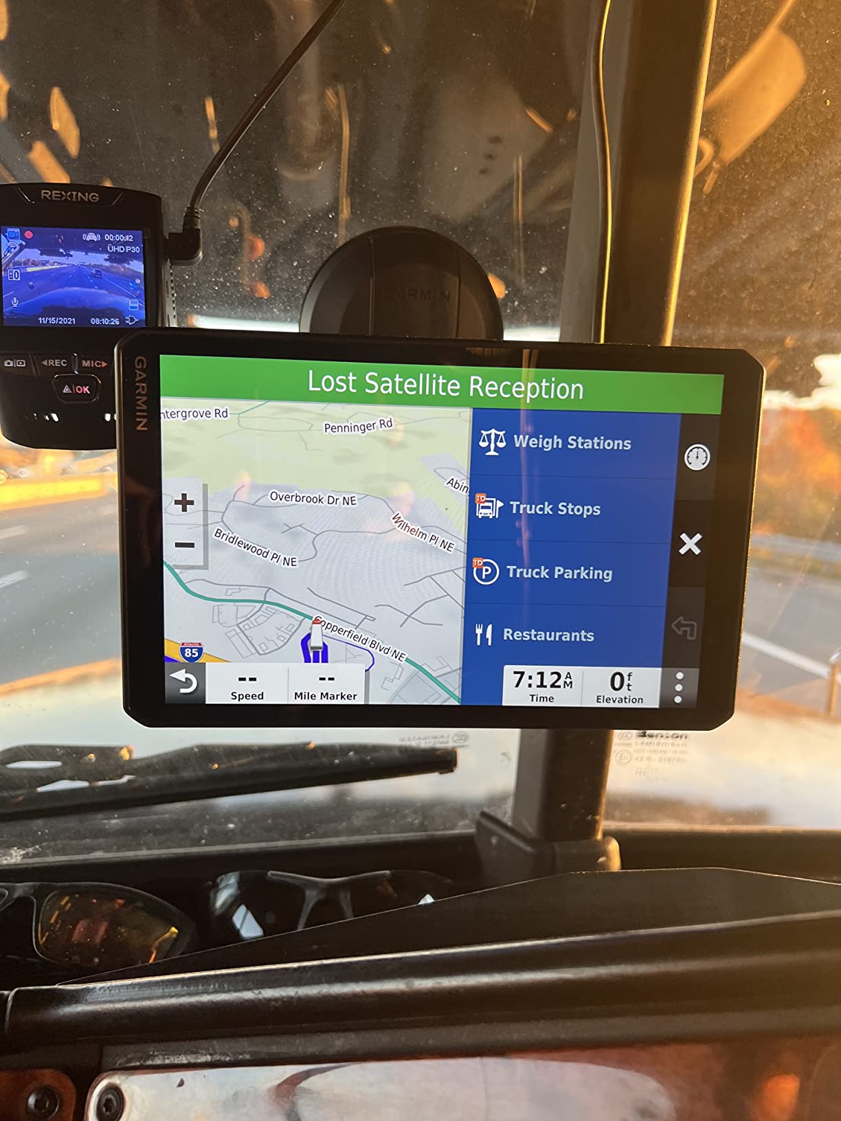 Garmin dezl OTR800, 8-inch GPS Truck Navigator, Easy-to-Read Touchscreen Display, Custom Truck Routing and Load-to-Dock Guidance customer photo 1