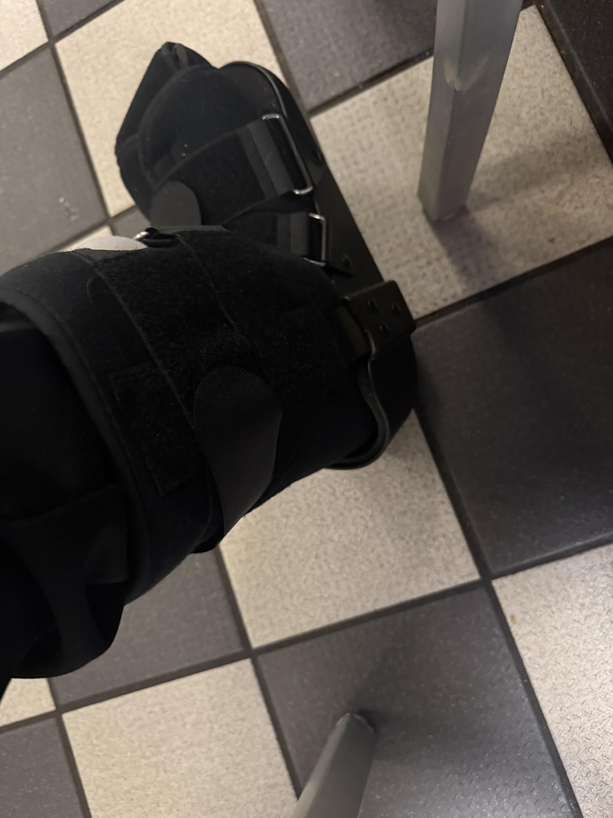 Medibot Advanced Walking Boot for Ankle Injuries & Fractures Adjustable Air Splint with Pump, Medium Black, Fits Shoe Size 6-10
