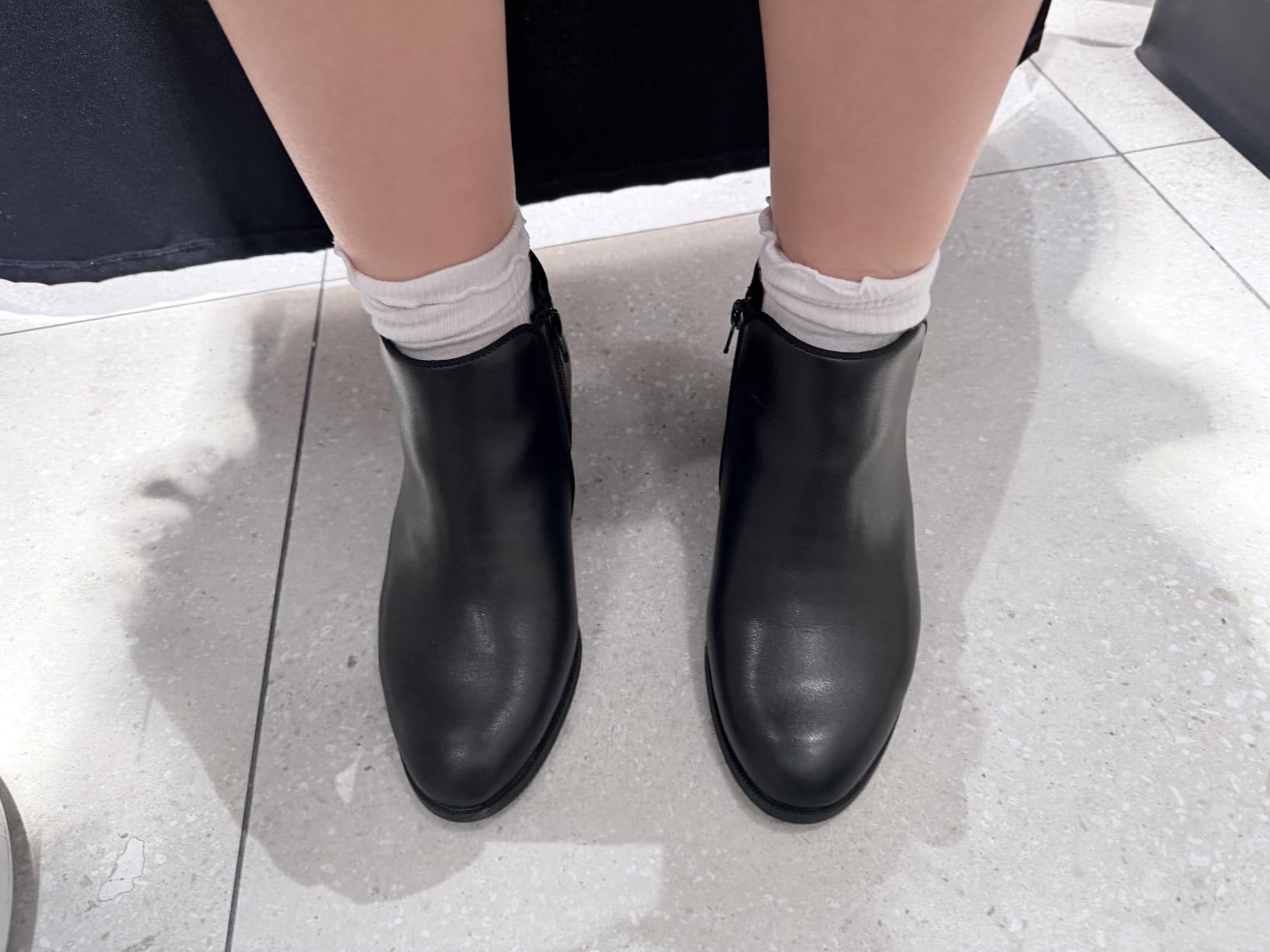 Amazon Essentials Women's Low Heel Ankle Boots with Side Zipper, Stacked Block Heel customer photo 2