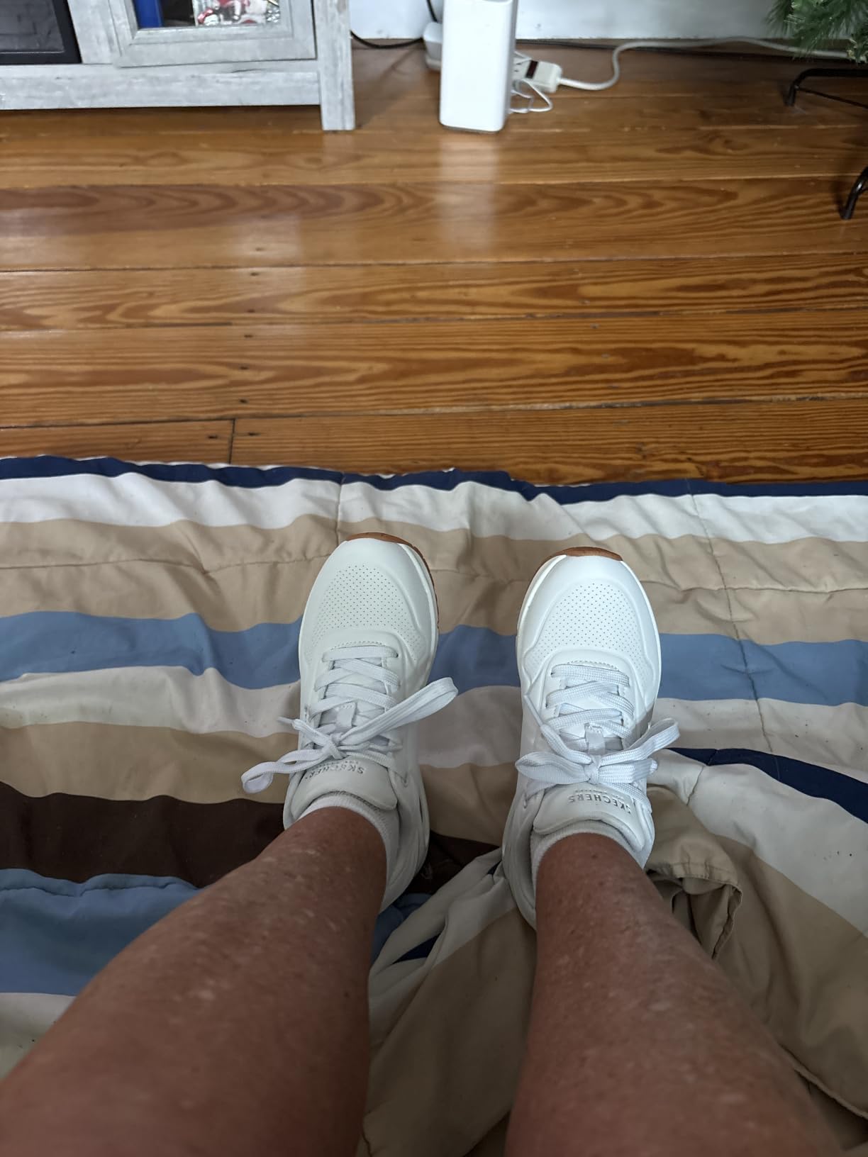Skechers Women's UNO Stand on Air Sneaker customer photo 1