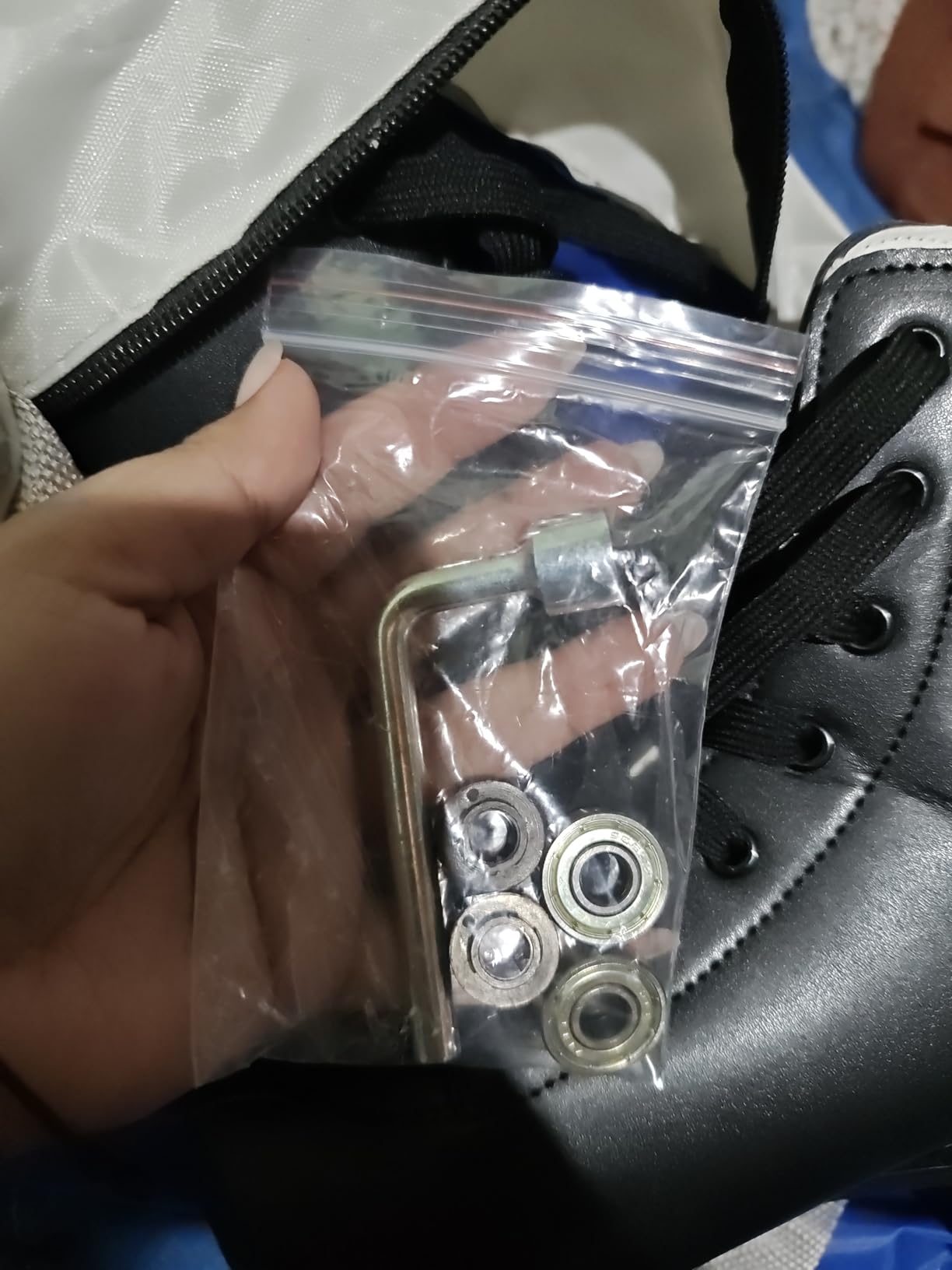 YYW Roller Skates for Women Men, High Top PU Leather Classic Double-Row Roller Skates, Indoor Outdoor Roller Skates for Beginner a Shoes Bag customer photo 1